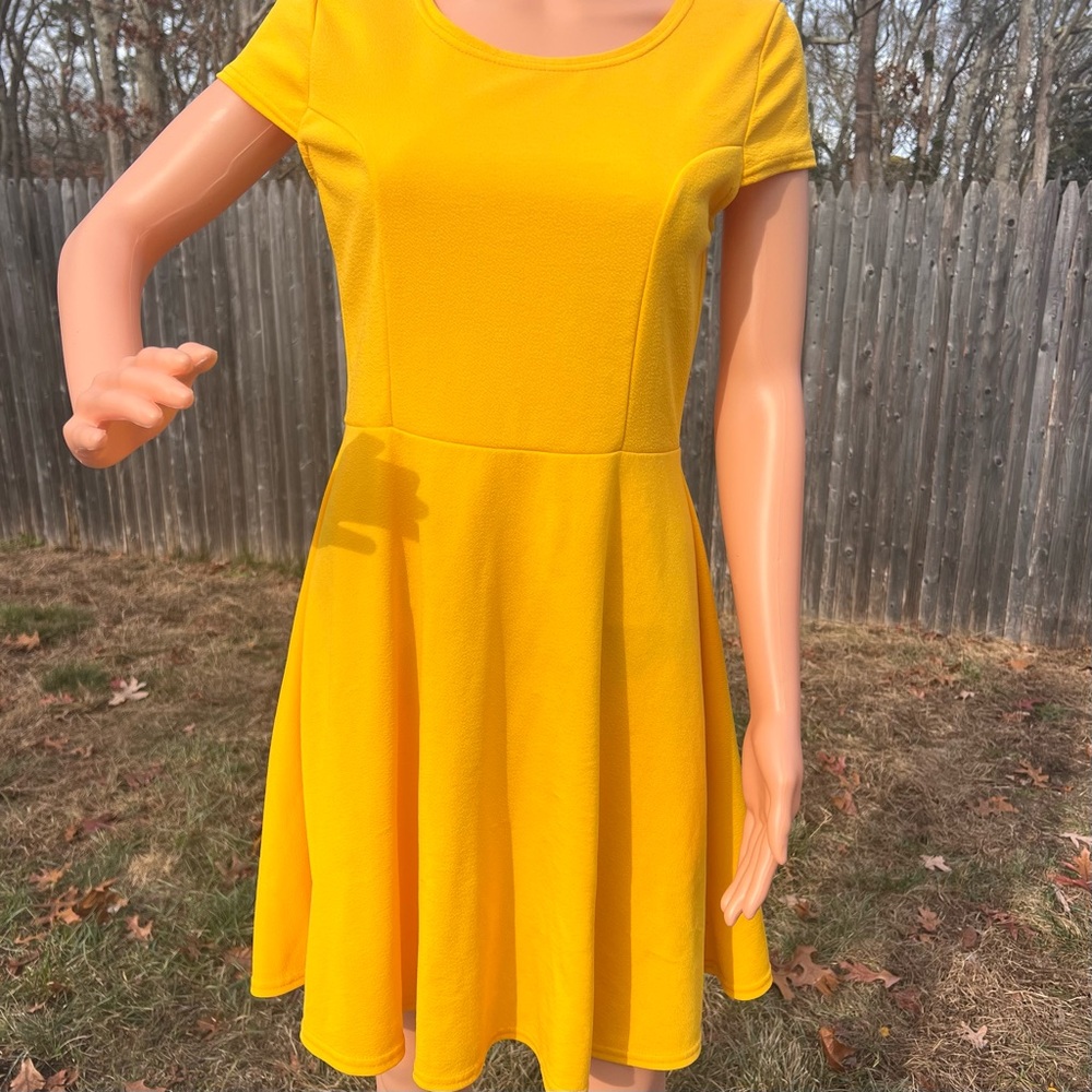 Victoria S/M Yellow Woman’s Dress
